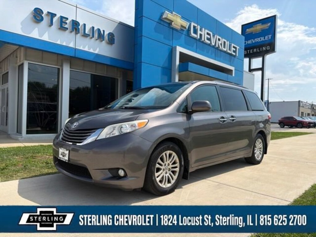 Used 2017 Toyota Sienna XLE Premium 8 Passenger Minivan