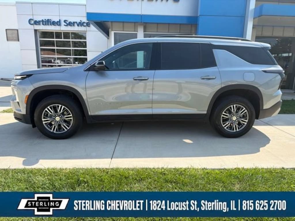 Used 2025 Chevrolet Traverse LT SUV