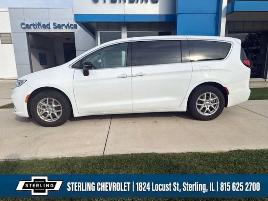 Used 2024 Chrysler Pacifica Touring L