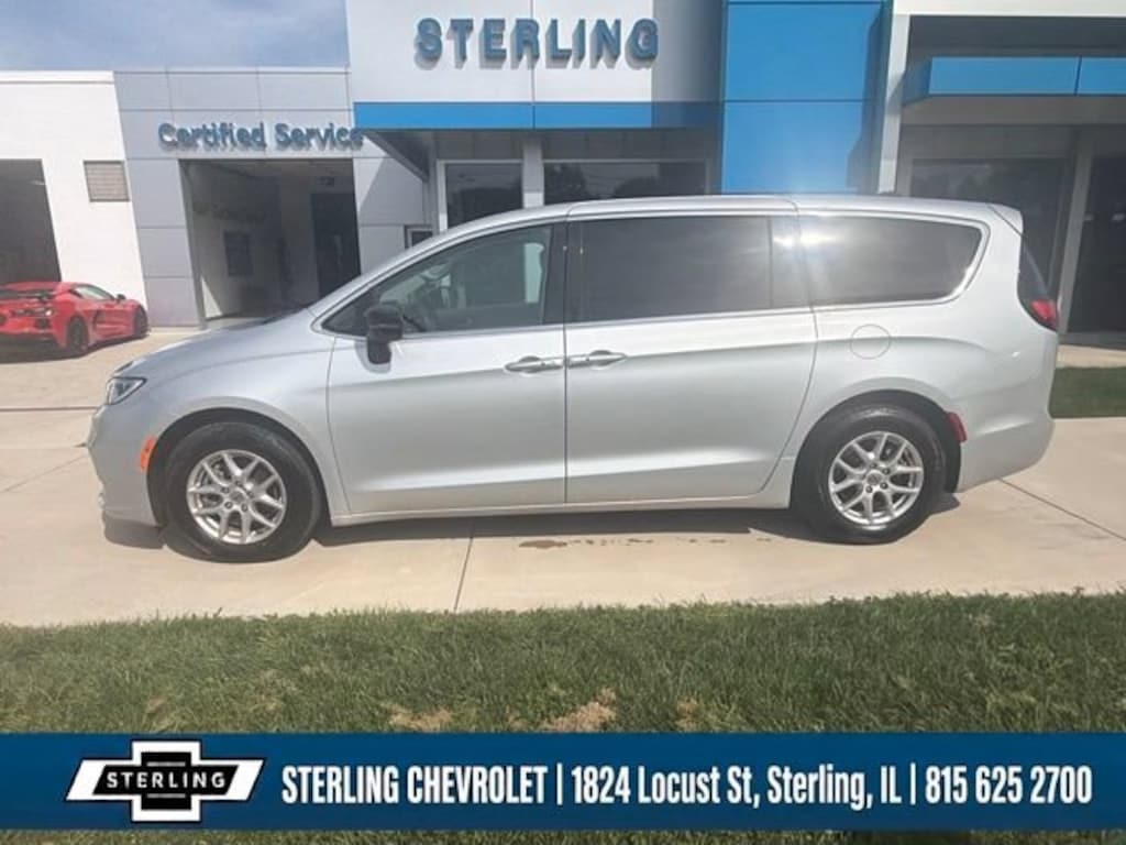 Used 2024 Chrysler Pacifica Touring L