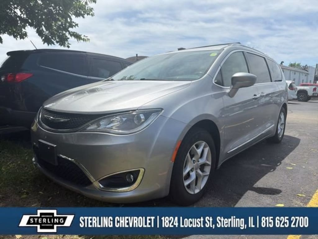 Used 2018 Chrysler Pacifica Touring L Minivan