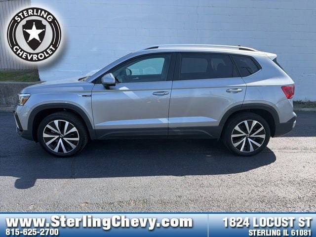 Used 2024 Volkswagen Taos SE with VIN 3VVSX7B25RM016718 for sale in Sterling, IL