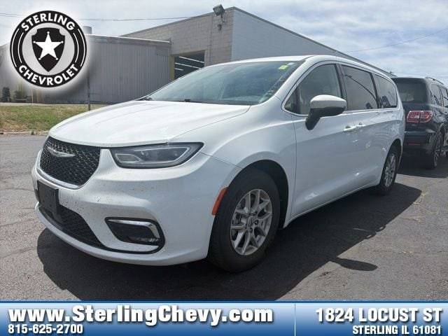 2023 Chrysler Pacifica Touring L's photo