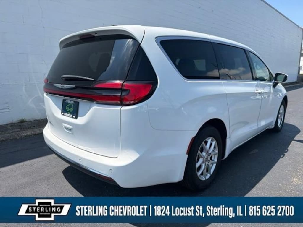 Used 2023 Chrysler Pacifica Touring L Minivan