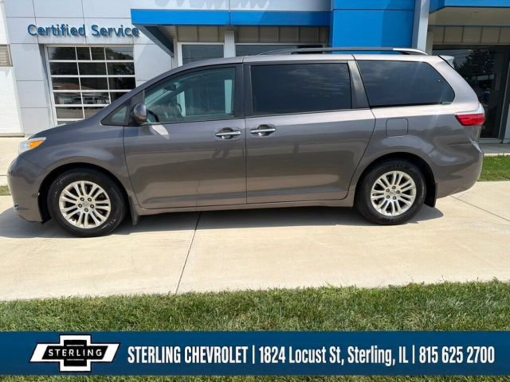 Used 2017 Toyota Sienna XLE Premium 8 Passenger Minivan