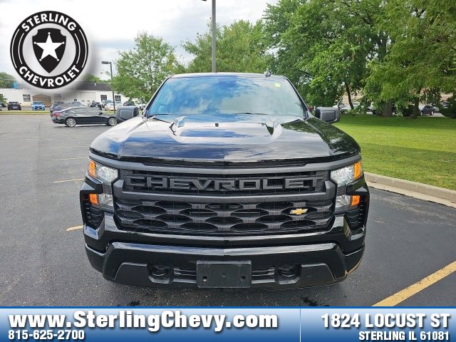 2025 Chevrolet Silverado 1500 Custom photo 2