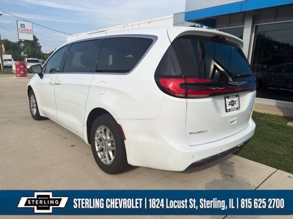 Used 2024 Chrysler Pacifica Touring L