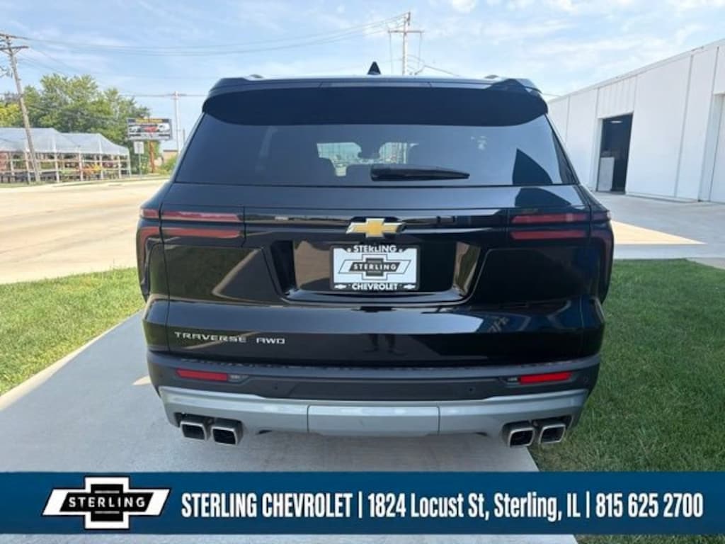 Used 2025 Chevrolet Traverse LT SUV