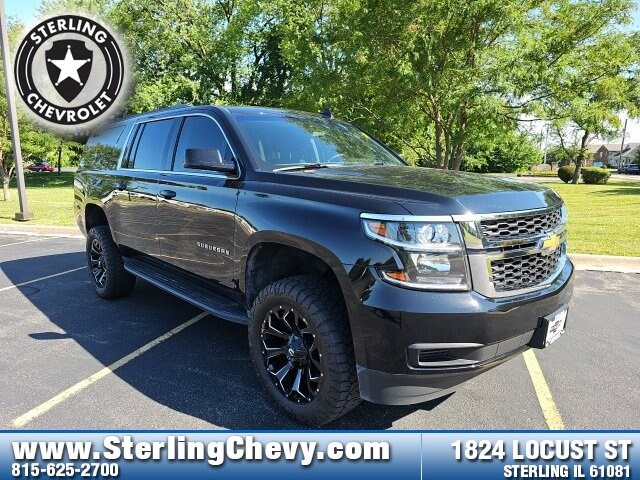 2016 Chevrolet Suburban LT photo 3