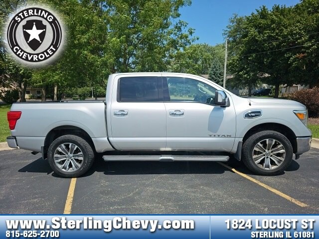 2017 Nissan Titan SL photo 4