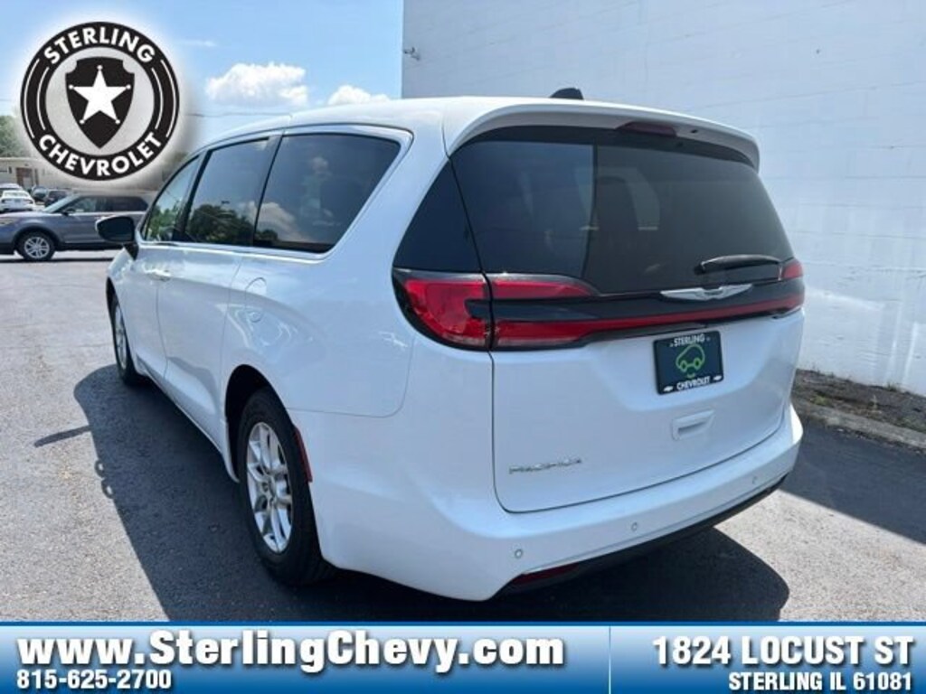 Used 2023 Chrysler Pacifica Touring L Minivan