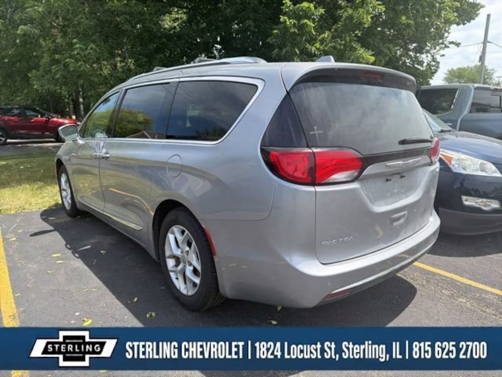 Used 2018 Chrysler Pacifica Touring L Minivan