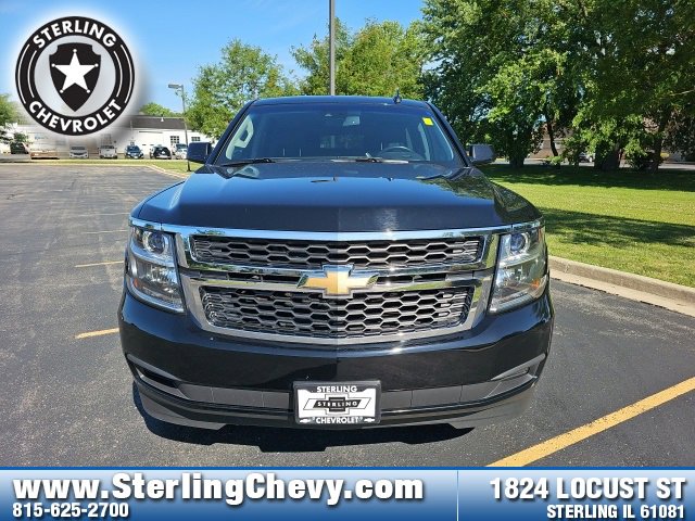 2016 Chevrolet Suburban LT photo 2