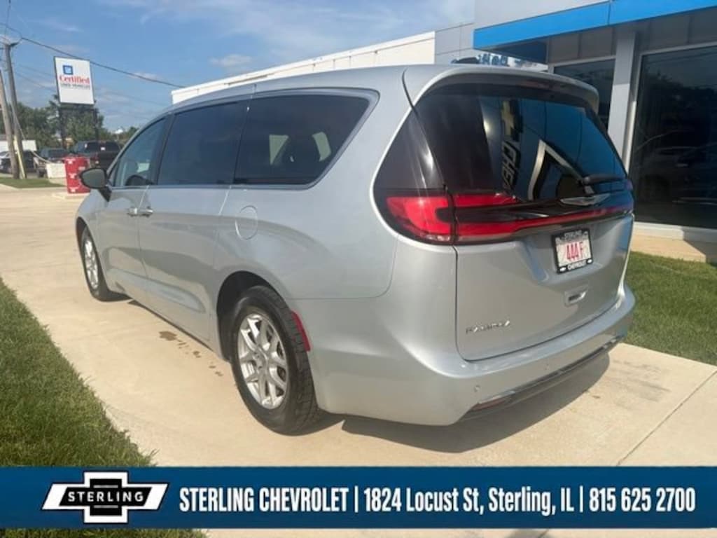 Used 2024 Chrysler Pacifica Touring L
