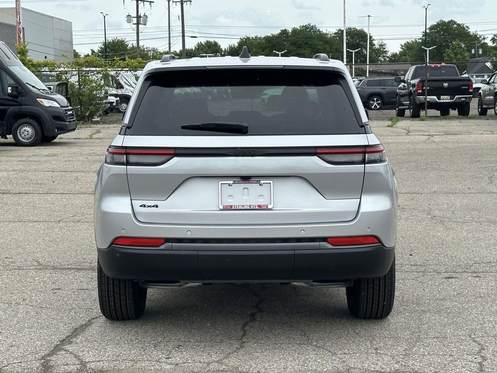 New 2026 Jeep Grand Cherokee Laredo Sport Utility