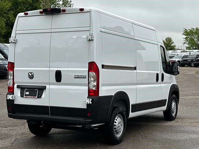 2025 Ram ProMaster 1500 Base Cargo Van photo 2