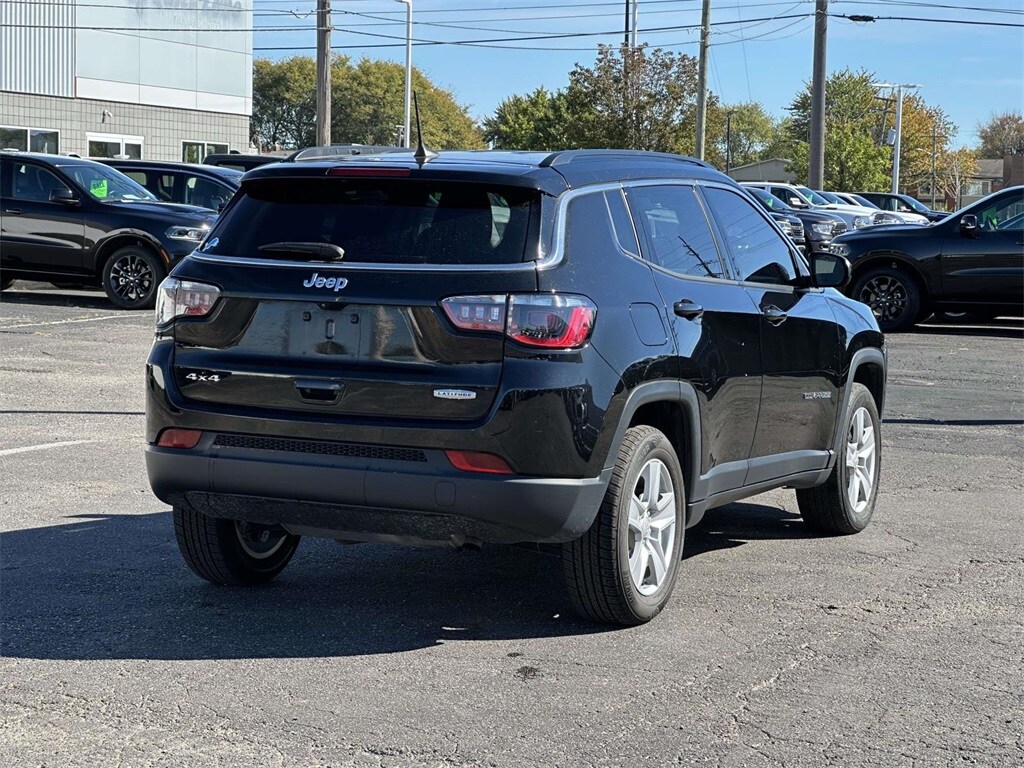 2022 Jeep Compass Latitude photo 3