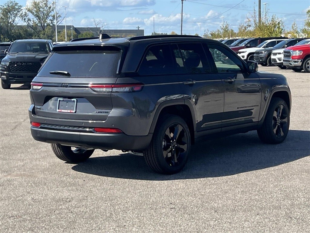 2025 Jeep Grand Cherokee Limited photo 3