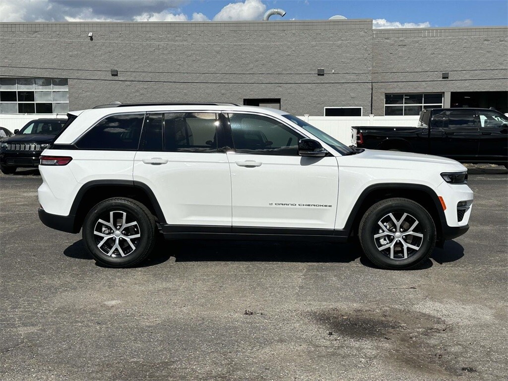 2025 Jeep Grand Cherokee Limited photo 2