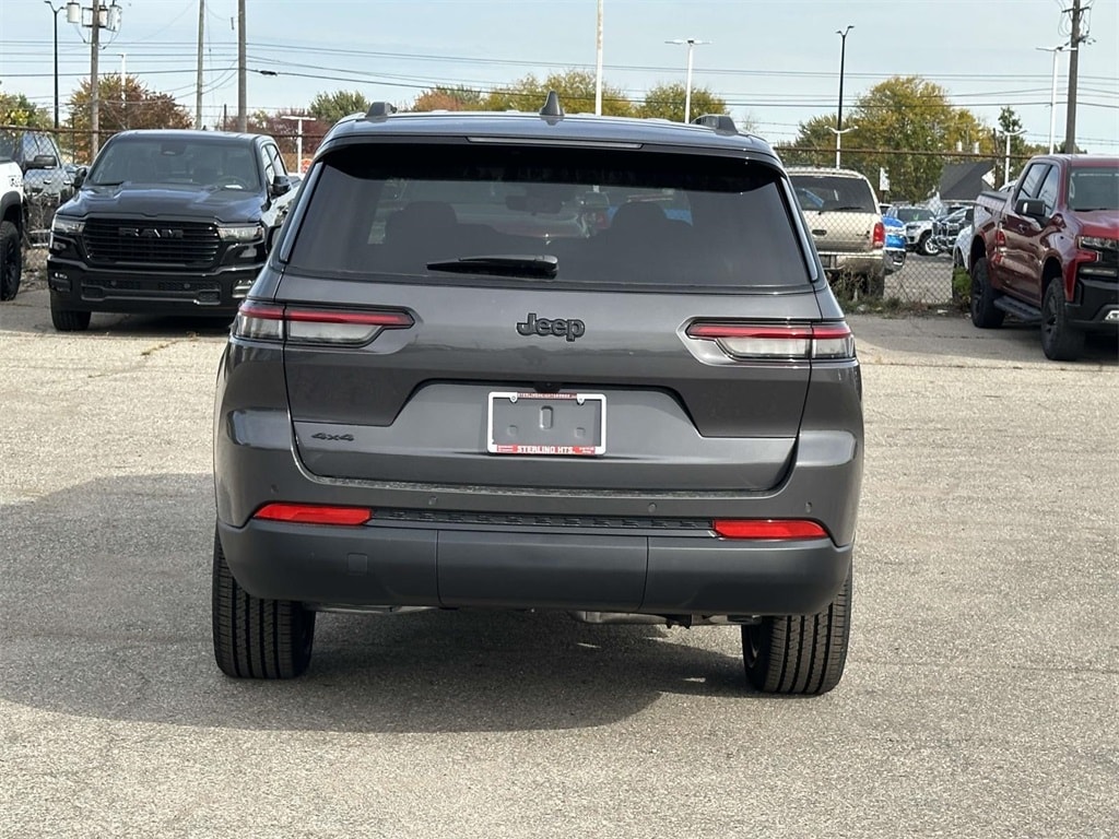 New 2025 Jeep Grand Cherokee L Laredo Sport Utility