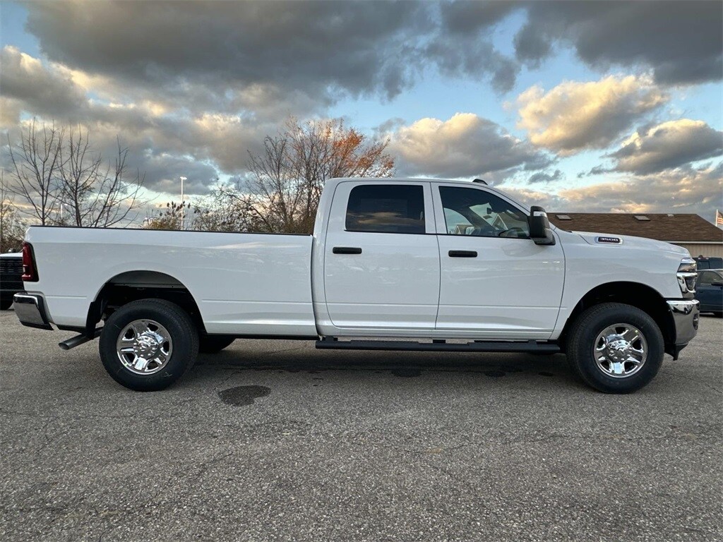 2026 Ram 3500 Tradesman photo 2