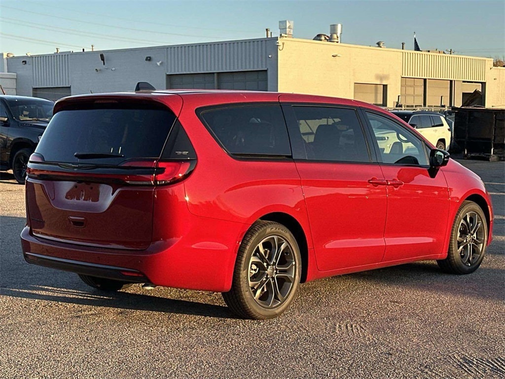 New 2026 Chrysler Pacifica Select Passenger Van