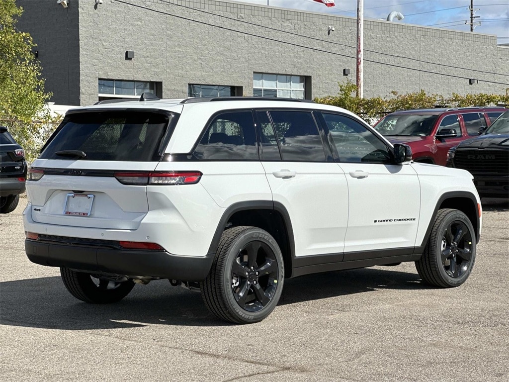 New 2025 Jeep Grand Cherokee Laredo Sport Utility