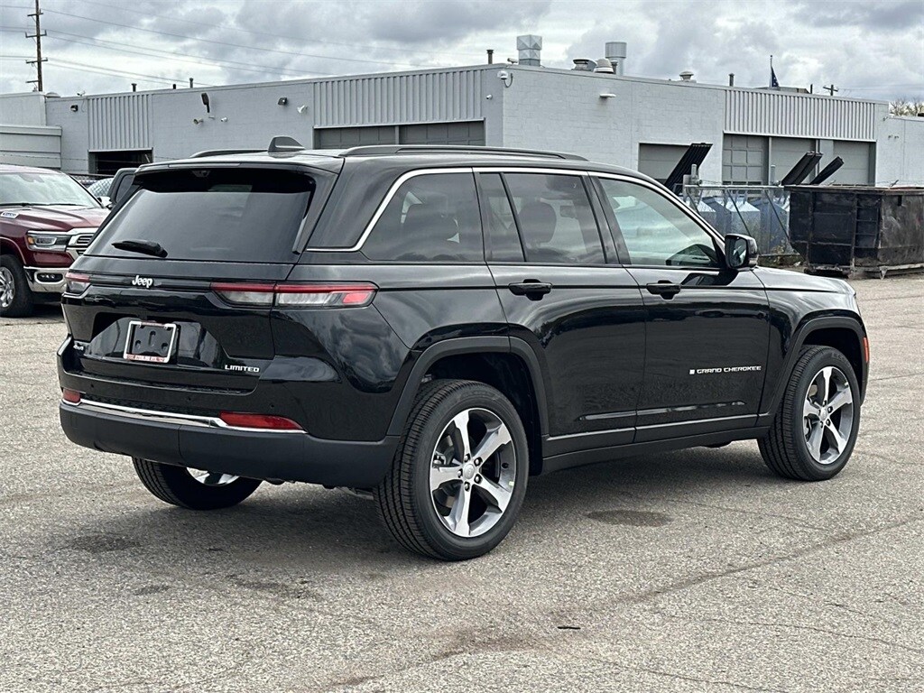 2025 Jeep Grand Cherokee Limited photo 2