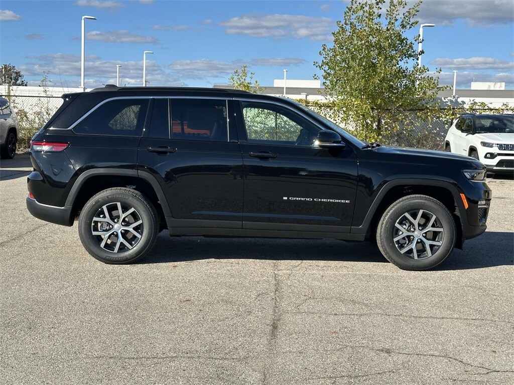 2025 Jeep Grand Cherokee Limited photo 2