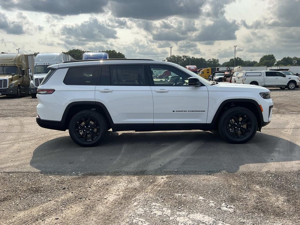 New 2026 Jeep Grand Cherokee L Laredo Sport Utility