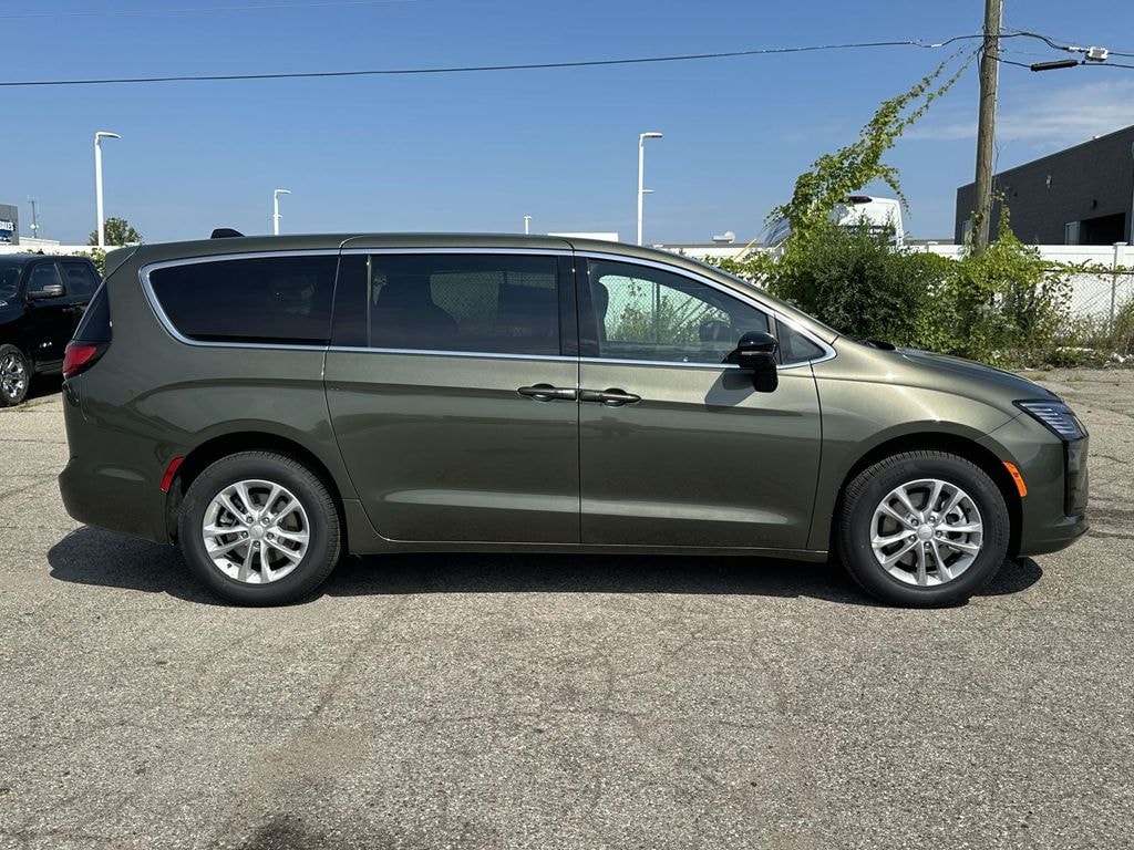 New 2027 Chrysler Pacifica Select Passenger Van