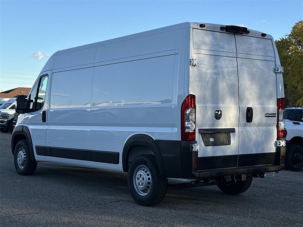 2026 Ram ProMaster 2500 Cargo Van photo 3