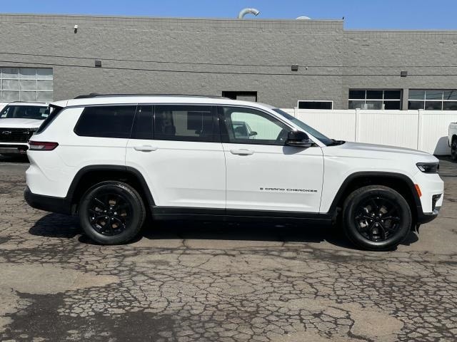 Used 2023 Jeep Grand Cherokee L Limited with VIN 1C4RJKBG5P8810861 for sale in Sterling Heights, MI