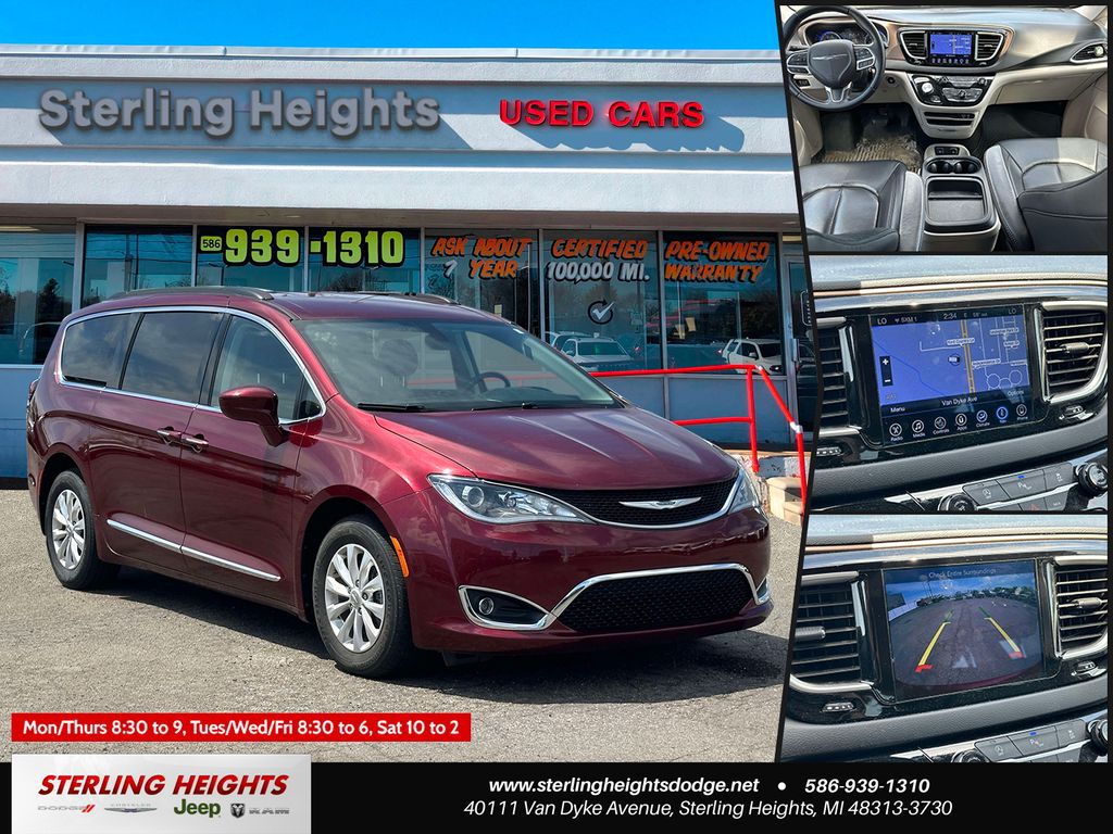 2017 Chrysler Pacifica Touring-L's photo