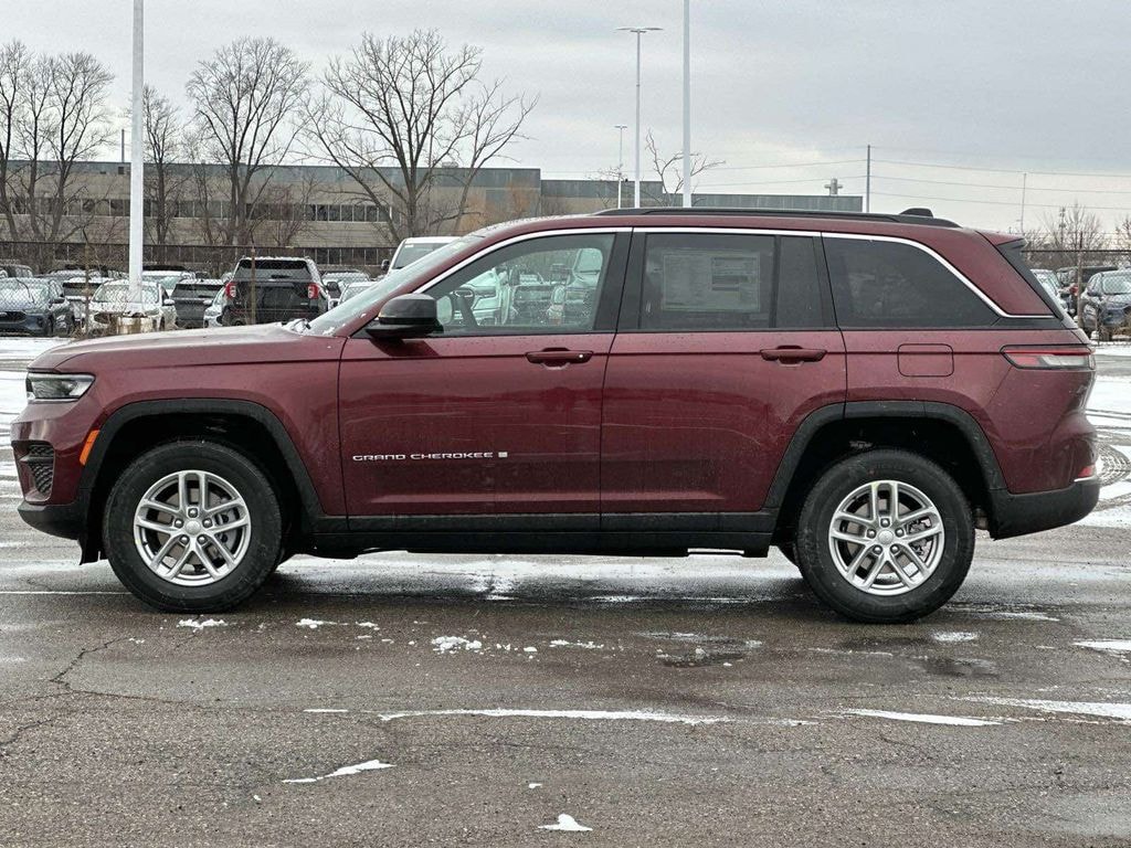 New 2026 Jeep Grand Cherokee Laredo Sport Utility
