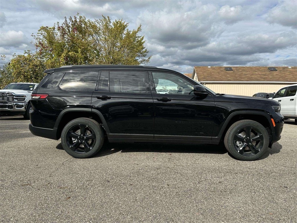 New 2025 Jeep Grand Cherokee L Laredo Sport Utility