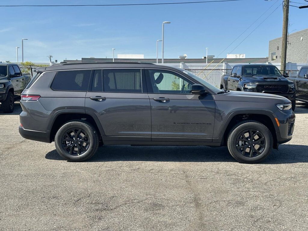 New 2026 Jeep Grand Cherokee L Laredo Sport Utility