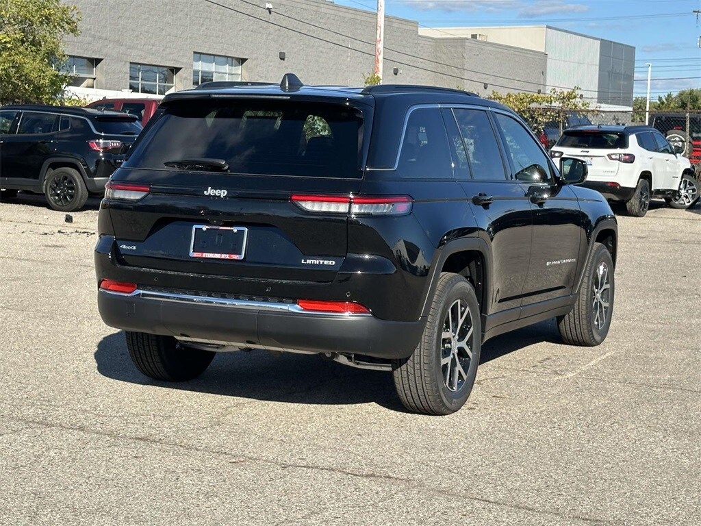 2025 Jeep Grand Cherokee Limited photo 3