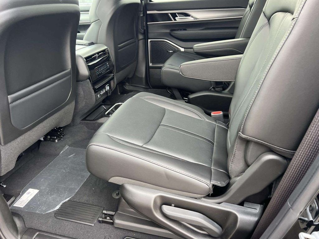 New 2026 Jeep Grand Wagoneer Base Sport Utility