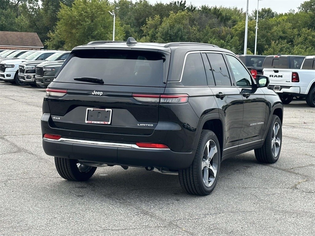 2025 Jeep Grand Cherokee Limited photo 3