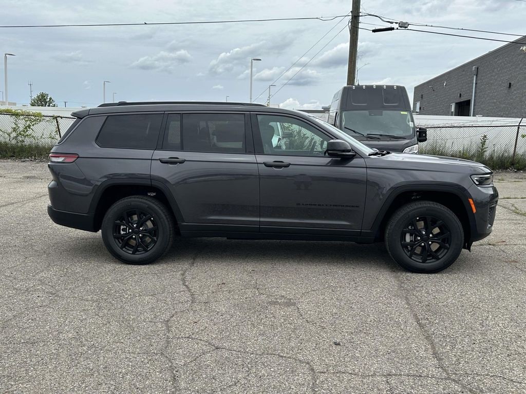 New 2026 Jeep Grand Cherokee L Laredo Sport Utility