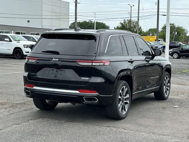 2022 Jeep Grand Cherokee Overland photo 4