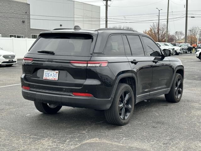 2023 Jeep Grand Cherokee Laredo photo 3