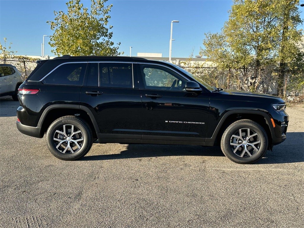 2025 Jeep Grand Cherokee Limited photo 2