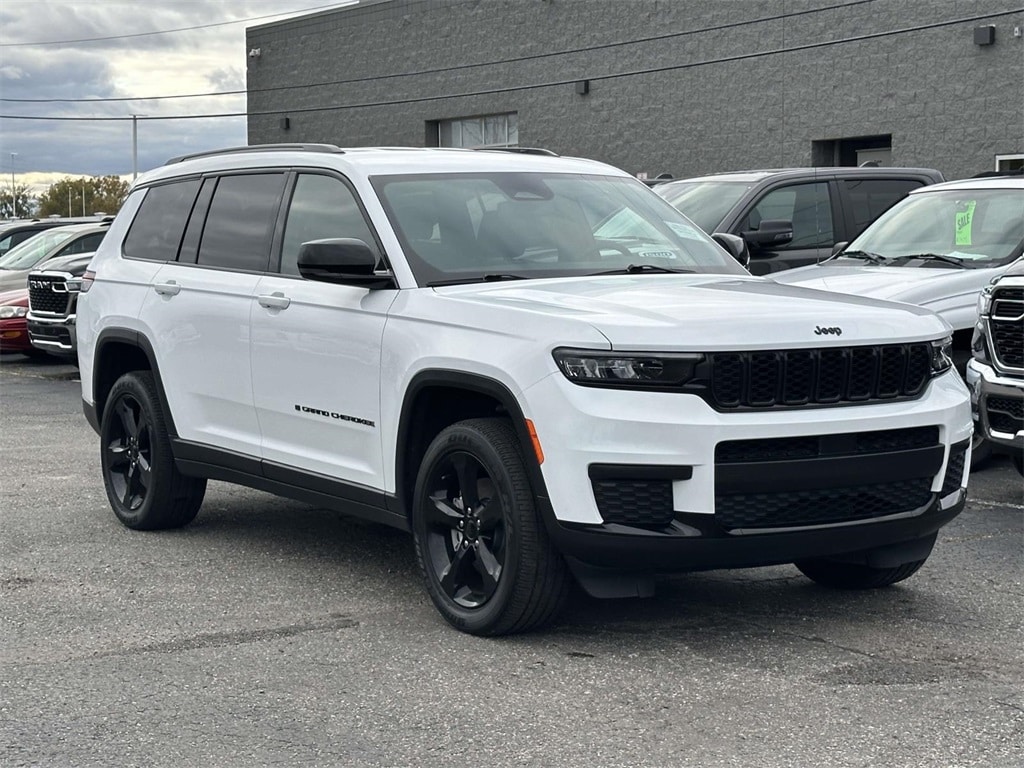 2023 Jeep Grand Cherokee L Altitude's photo
