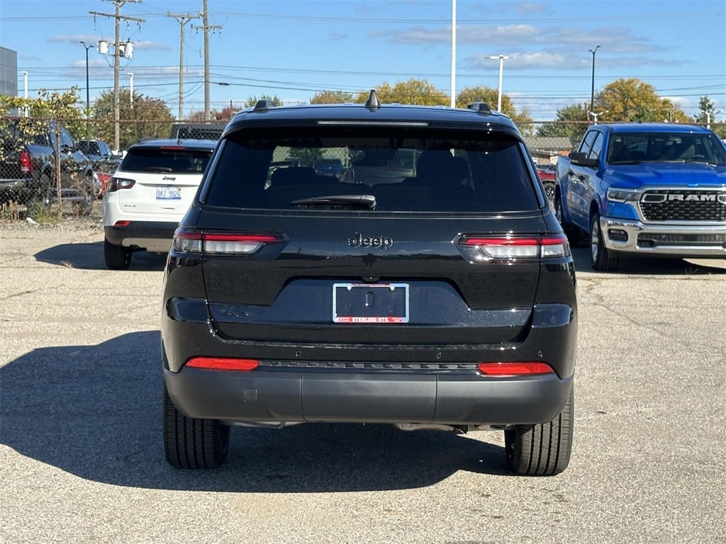 New 2025 Jeep Grand Cherokee L Laredo Sport Utility