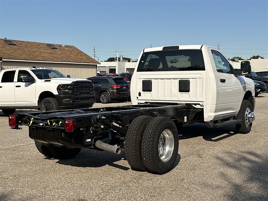 2026 Ram 3500 Tradesman Big Horn photo 3