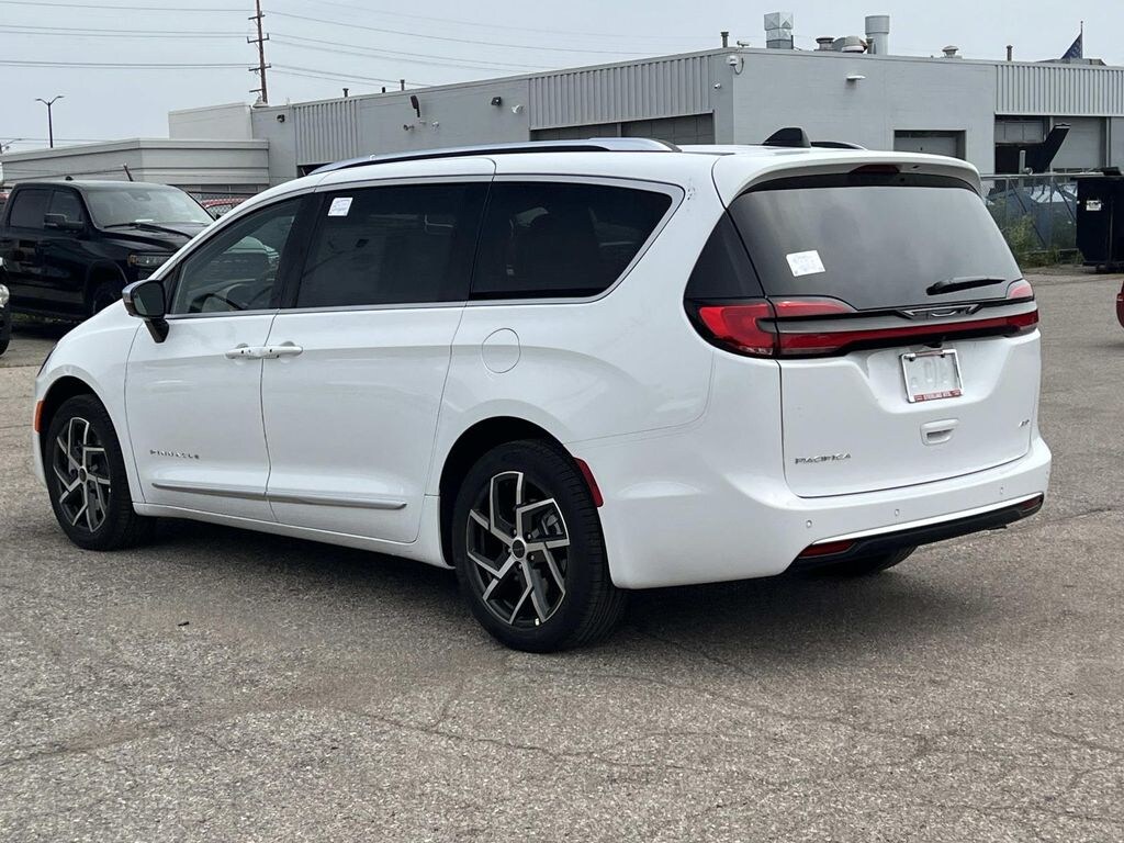 New 2027 Chrysler Pacifica Pinnacle Passenger Van