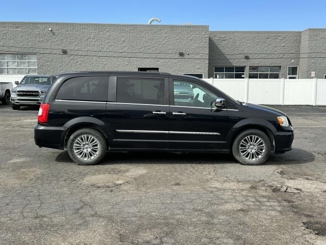 Used 2014 Chrysler Town & Country Touring-L with VIN 2C4RC1CG6ER310969 for sale in Sterling Heights, MI