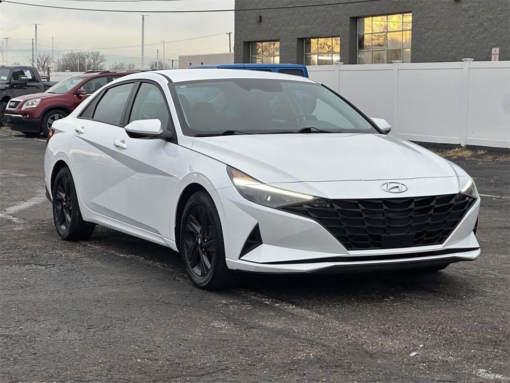 2021 Hyundai Elantra SEL's photo